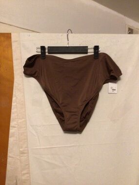 Cacique bikini bottom. High cut made with recycled plastic bottom SZ 18 NWT